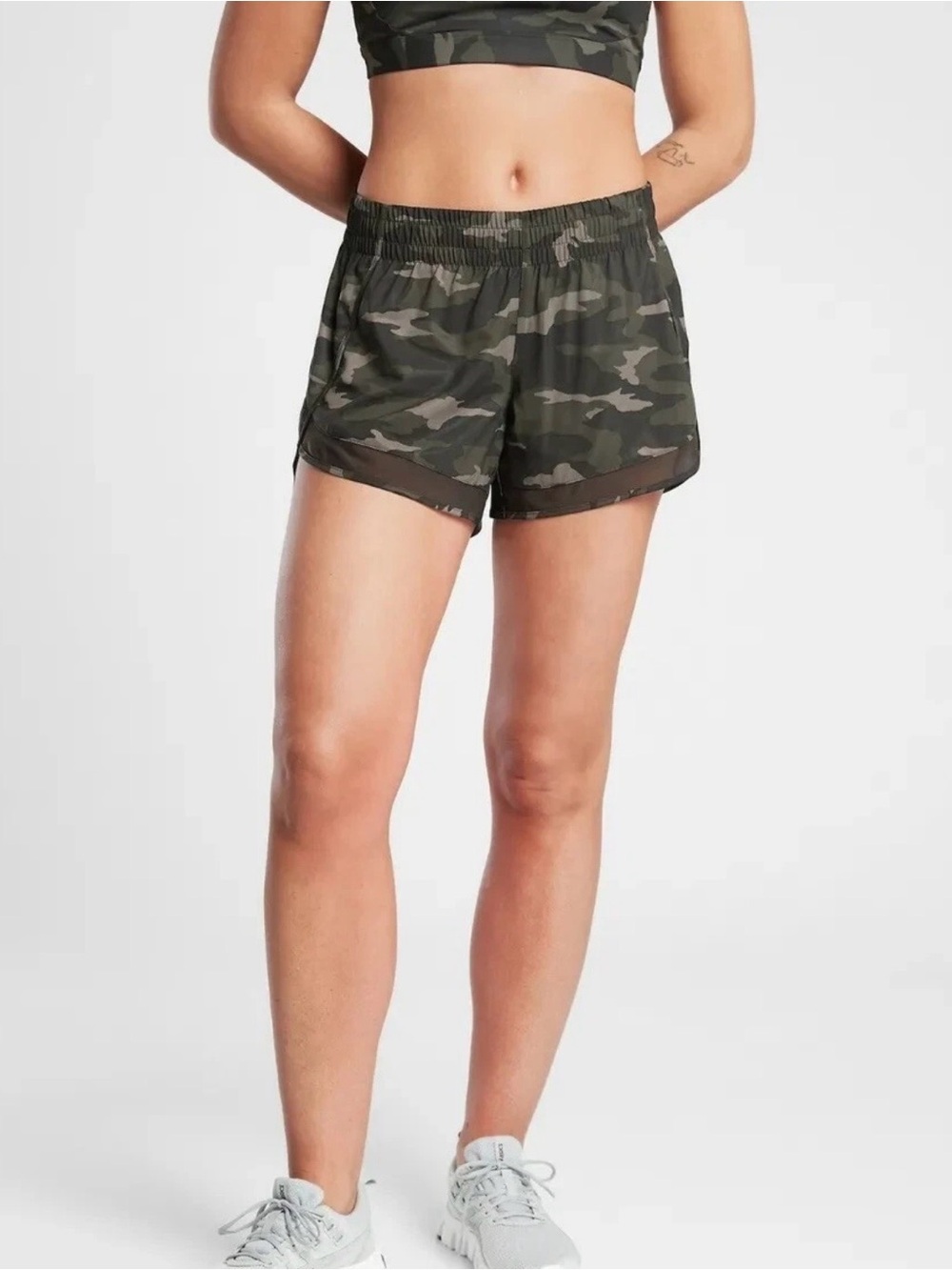 Athleta Printed Mesh Racer Run Short- Olive Green Camo Size Small